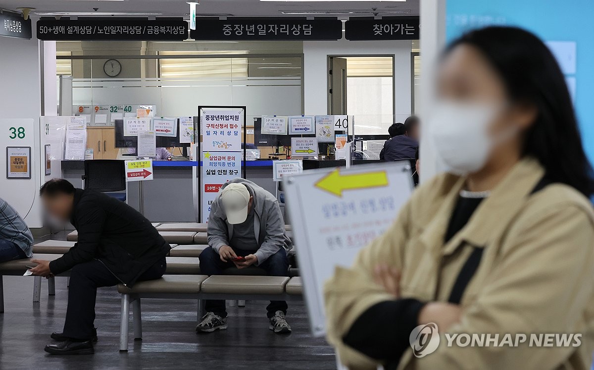 '수출 훈풍' 4월 취업자 26만명↑…실업자 증가폭 3년만에 최대