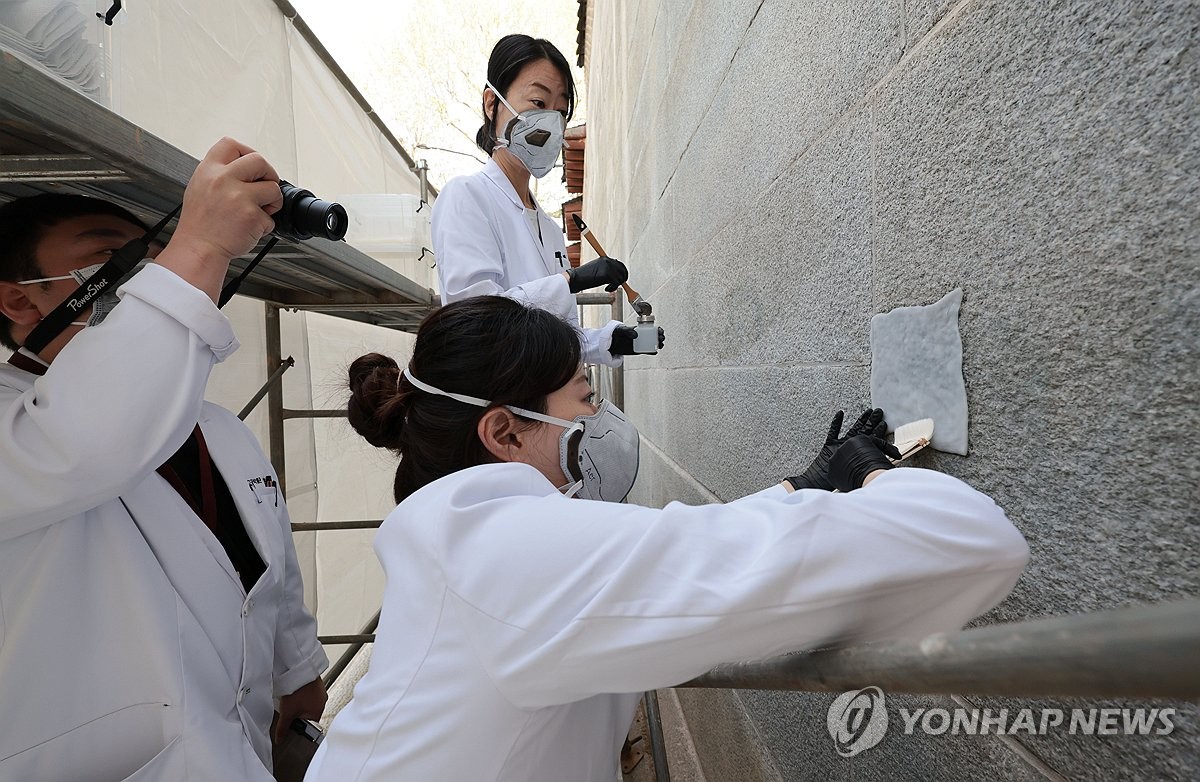 '낙서 훼손' 경복궁 담장 복구에 1억5천만원…"내달 민사소송"