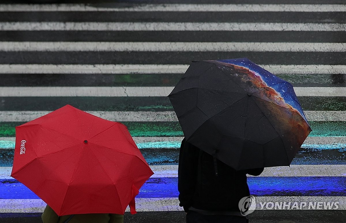 전국 흐리고 가끔 비…오후부터 밤사이 대체로 그쳐