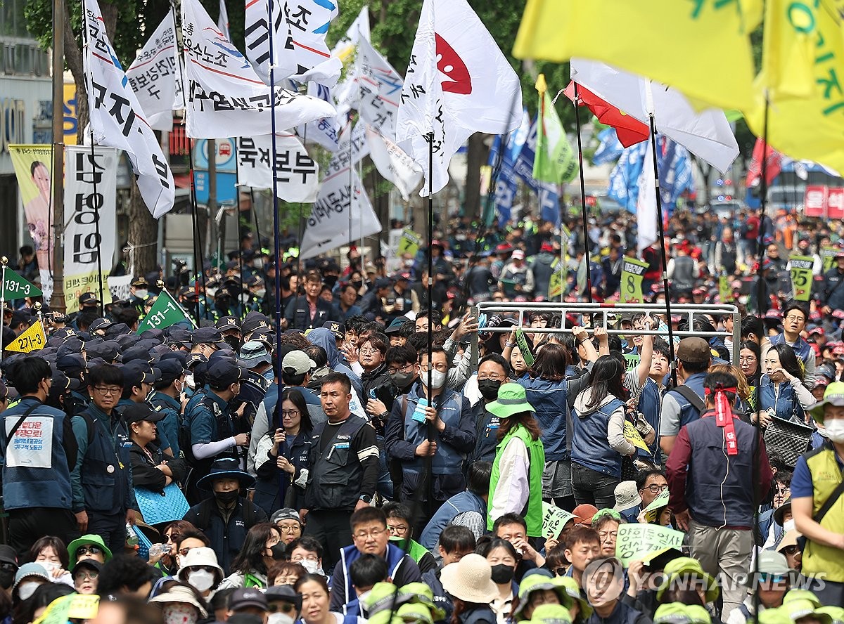 대구경찰, 노동절 집회서 불법행위 노조원들 수사 착수