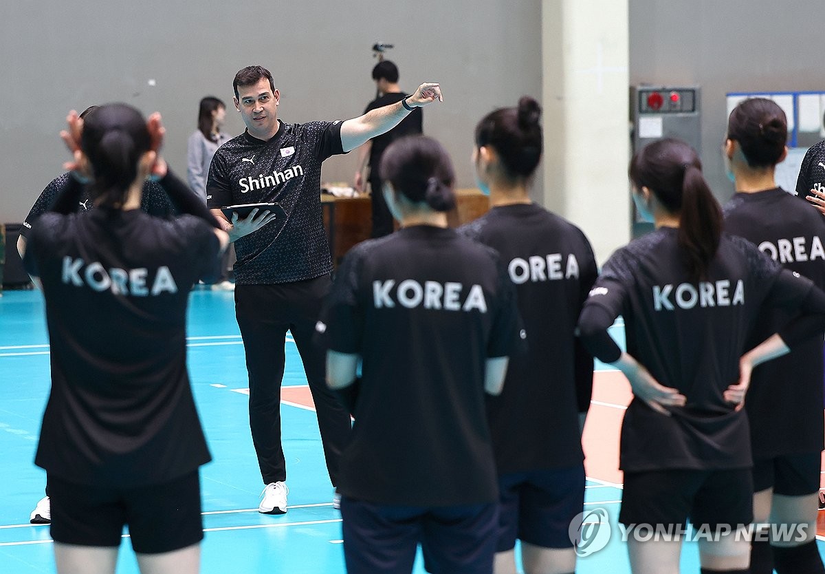 VNL 1승을 향해…女배구대표팀, 출국 앞두고 자신감 회복에 전념
