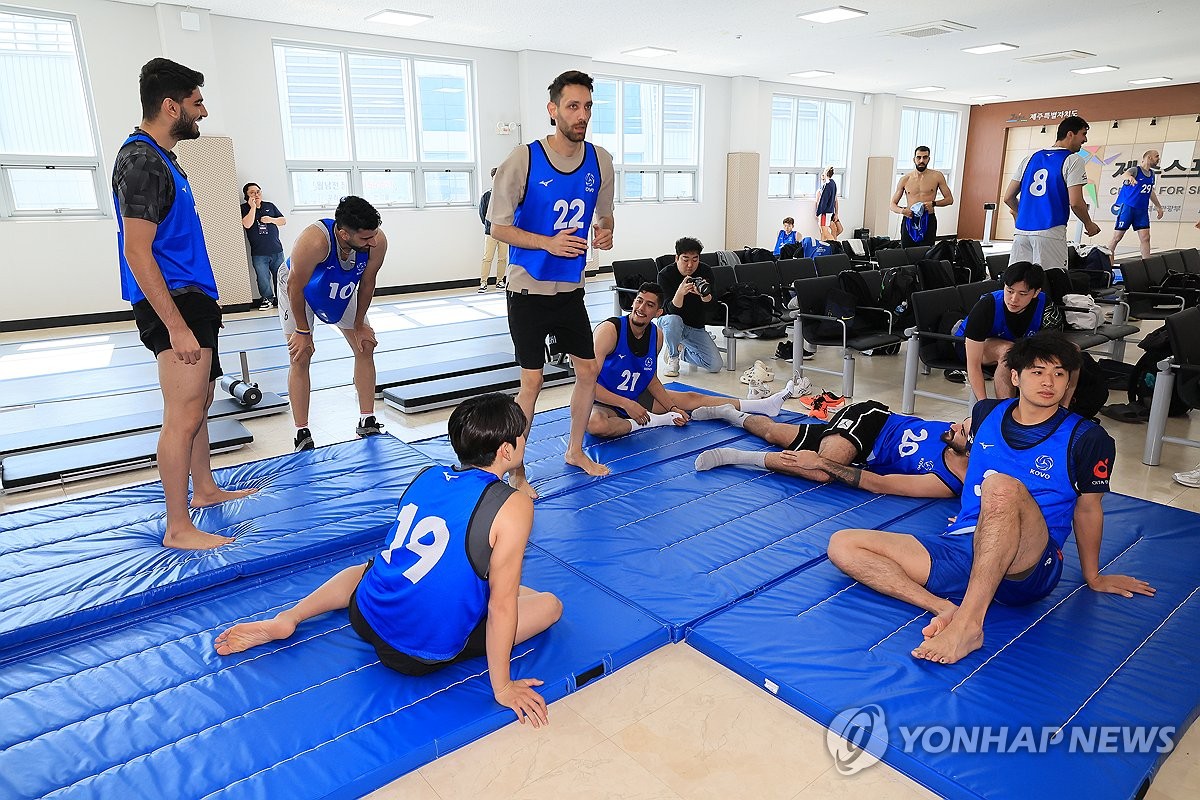 프로배구 남자부 전 구단, 기존 아시아쿼터 선수와 재계약 포기