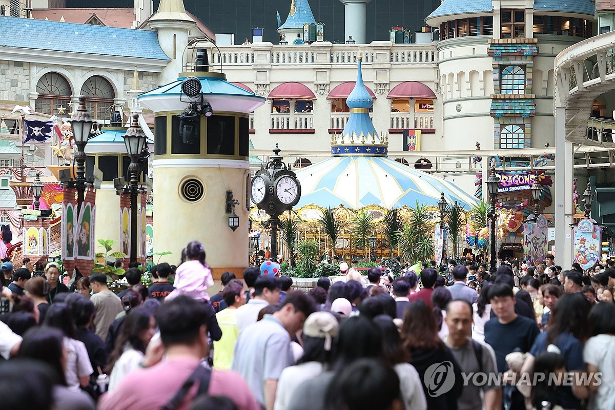 "비 와도 신나요" 어린이날 실내 행사장 '북적'(종합)