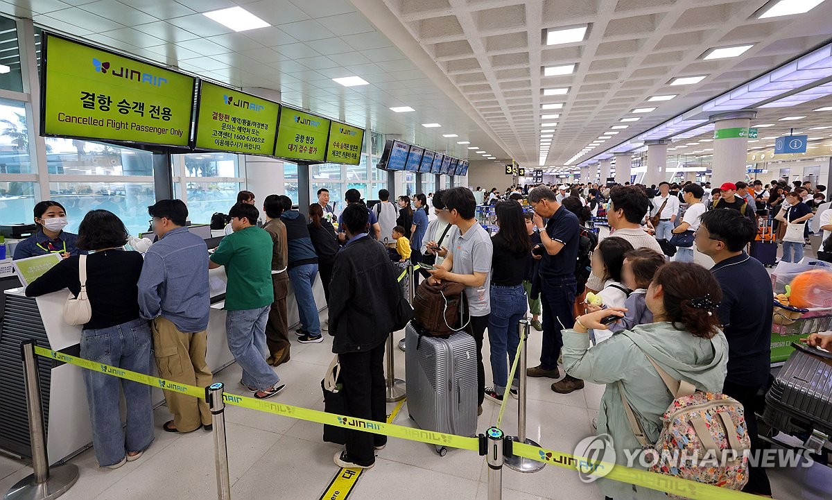 어린이날 제주공항 63편 결항…급변풍·강풍에 운항 차질(종합)