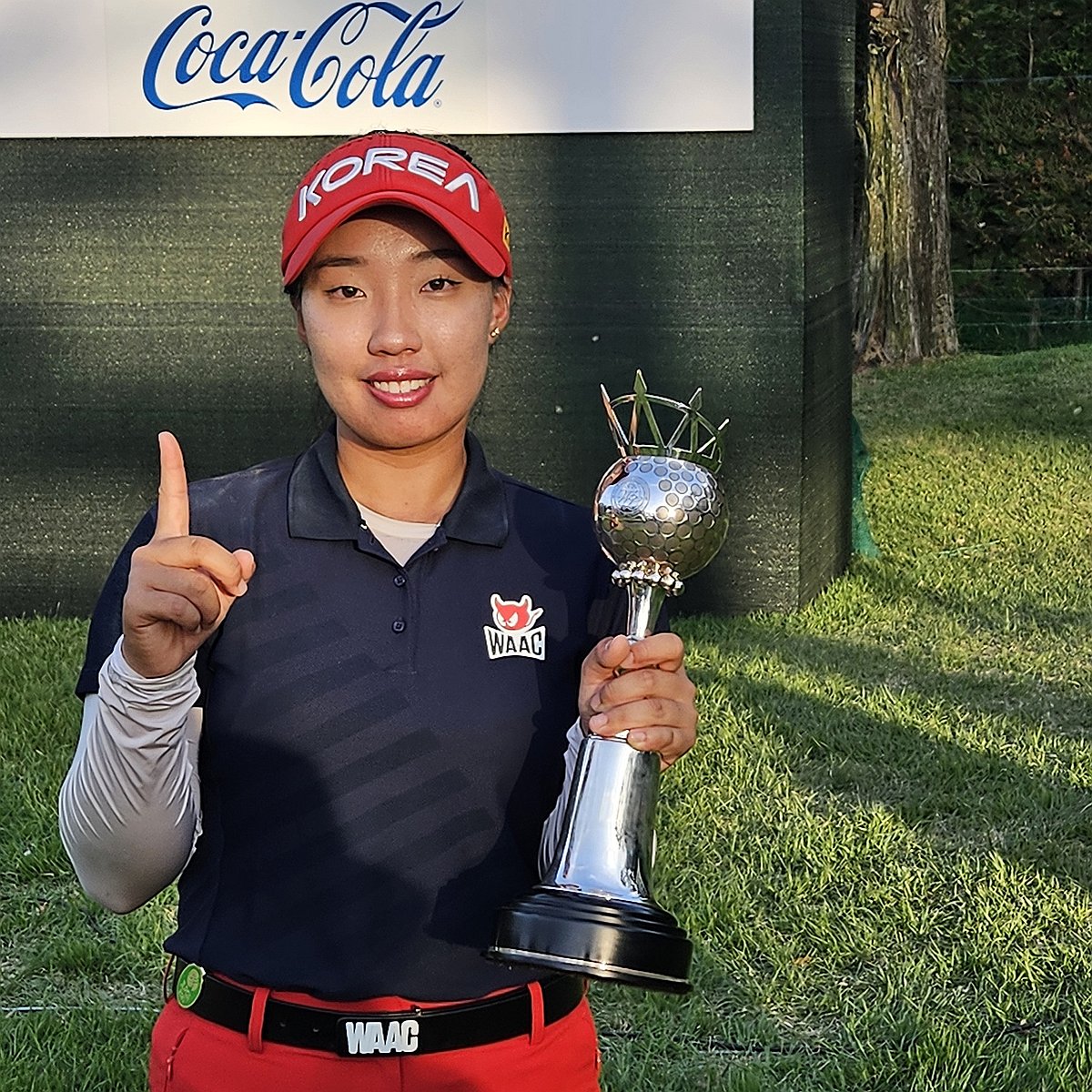 경남교육청 'JLPGA 최연소 우승' 마산제일여고 이효송 선수 격려