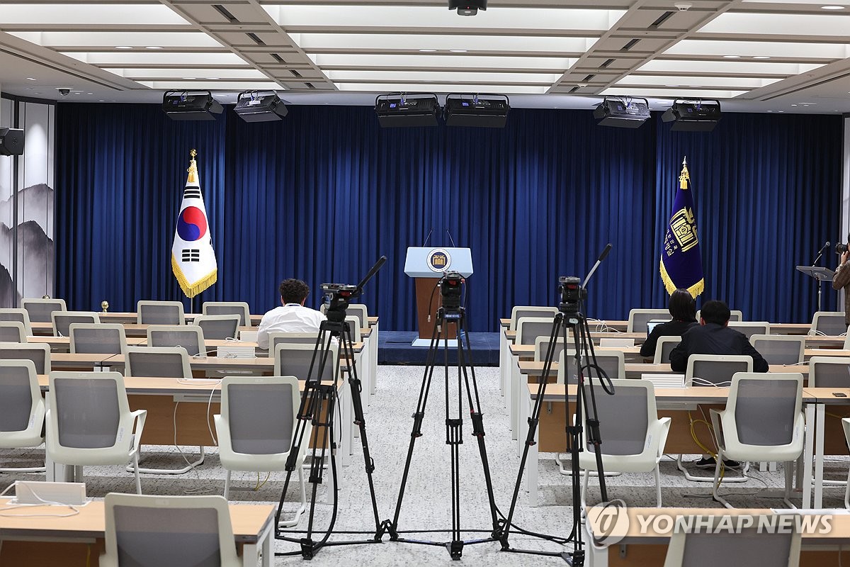 尹대통령, 내일 2주년 회견…채상병·김여사 특검 입장 밝힌다
