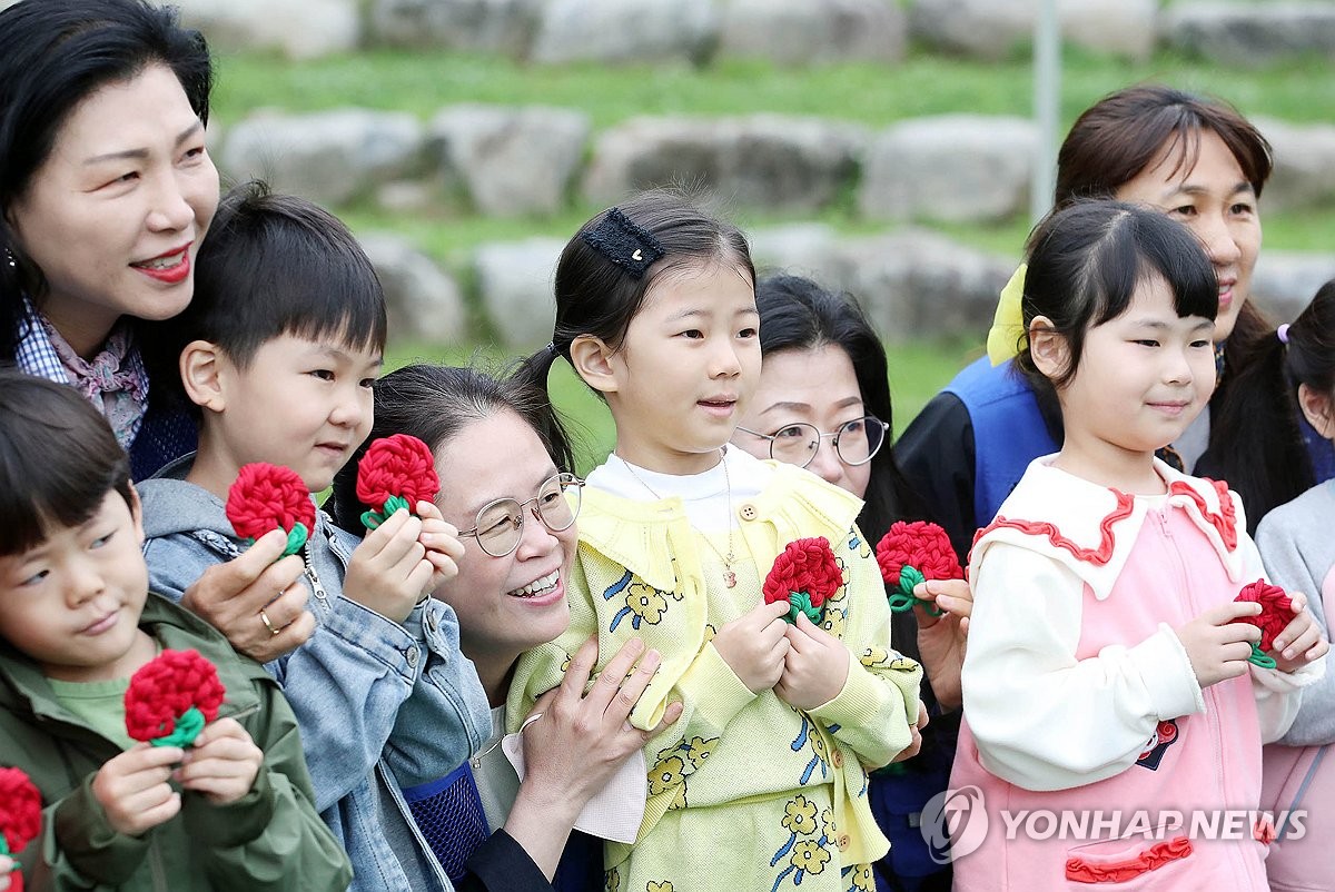 [날씨] 어버이날 전국 흐리다 차차 맑아져…낮 최고 16∼22도