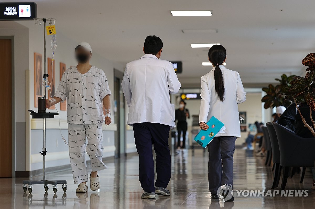 법원 결정 핵심 떠오른 '증원 배정위 회의록'…제출 여부 논란