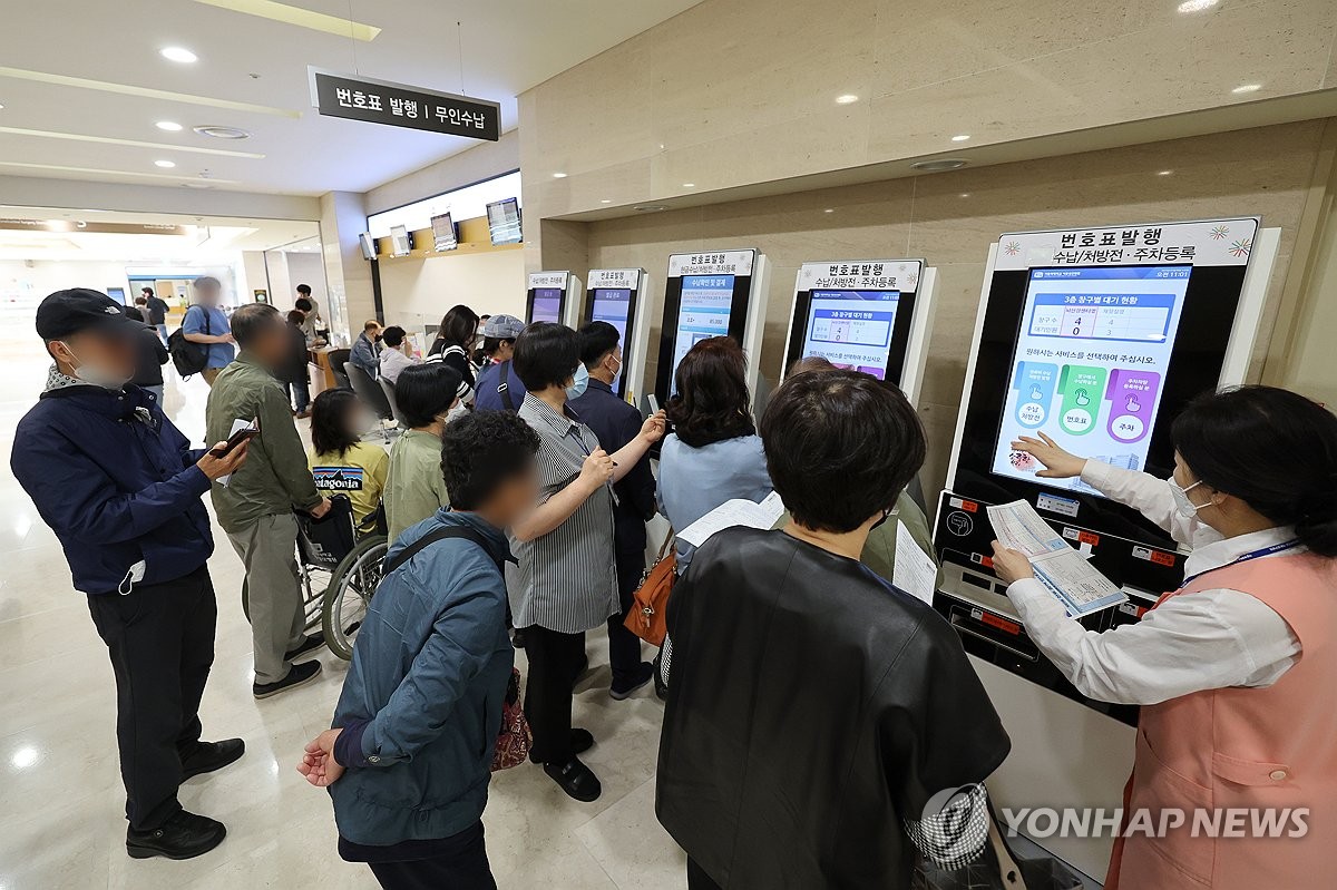 "이달 20일부터 병원·약국 이용할 때 신분증 반드시 챙기세요"