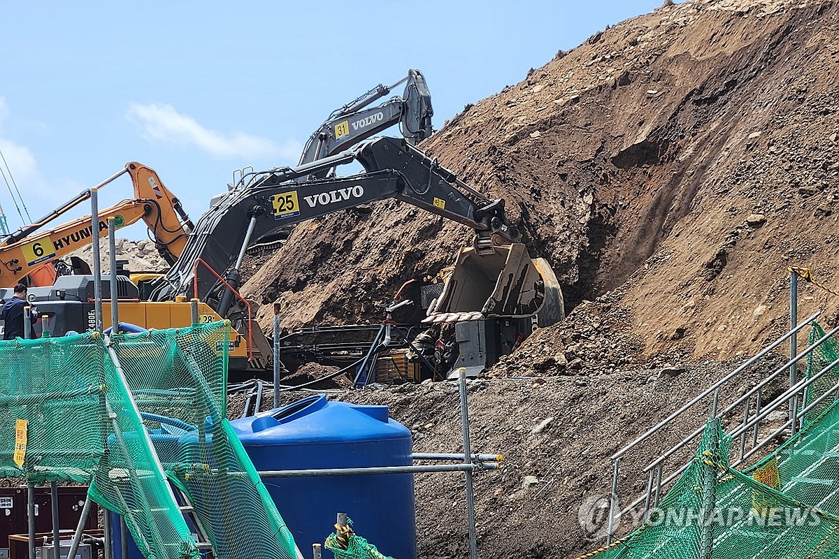 울릉공항 건설현장서 토사 무너져…매몰자 1명 사망(종합)