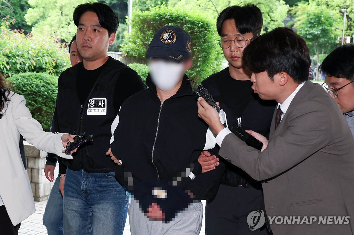 '여자친구 살해' 20대 의대생 구속심사…"죄송합니다"(종합)