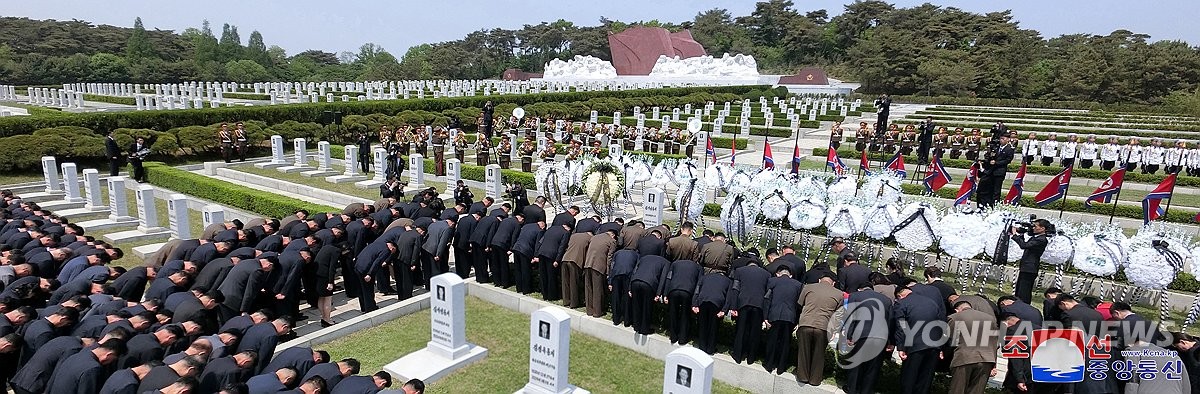 '北괴벨스' 김기남 영결식…김정은, 장지까지 동행하며 예우(종합)