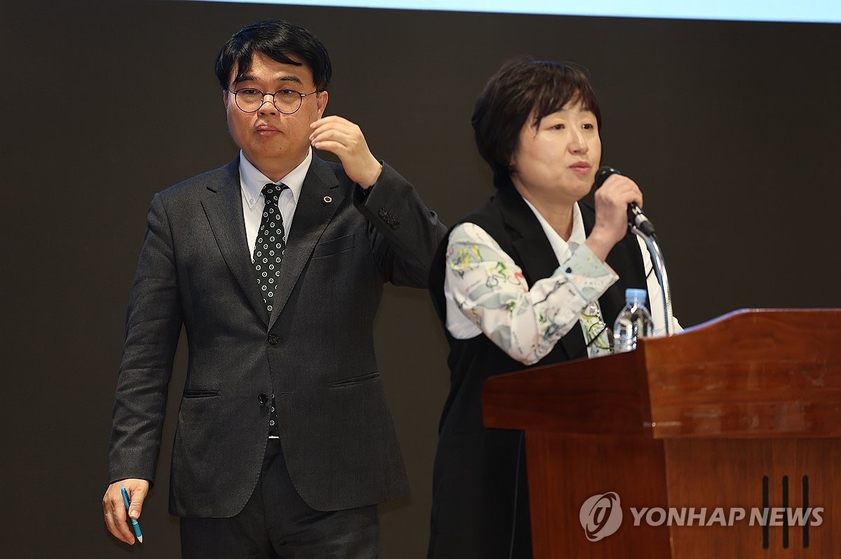 외국의사 진료추진에 의협"돈있고 지적능력 안되는 사람들 올것"(종합)