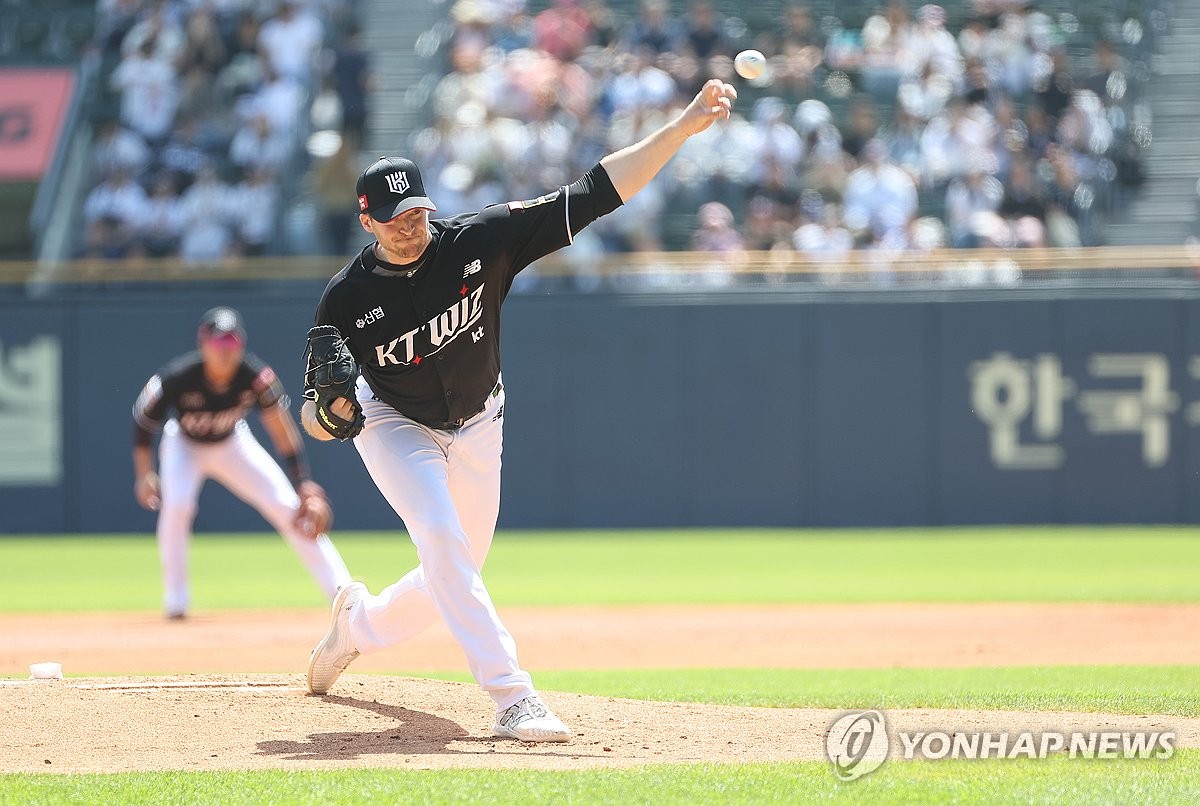 kt 선발 벤자민, 팔꿈치 부상으로 1이닝만 소화하고 자진 강판