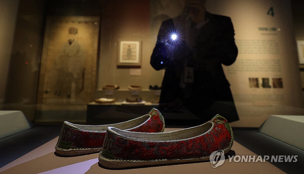 땅 딛고 함께 걸어온 신발의 역사…삼국시대 금동신발 한자리에(종합)