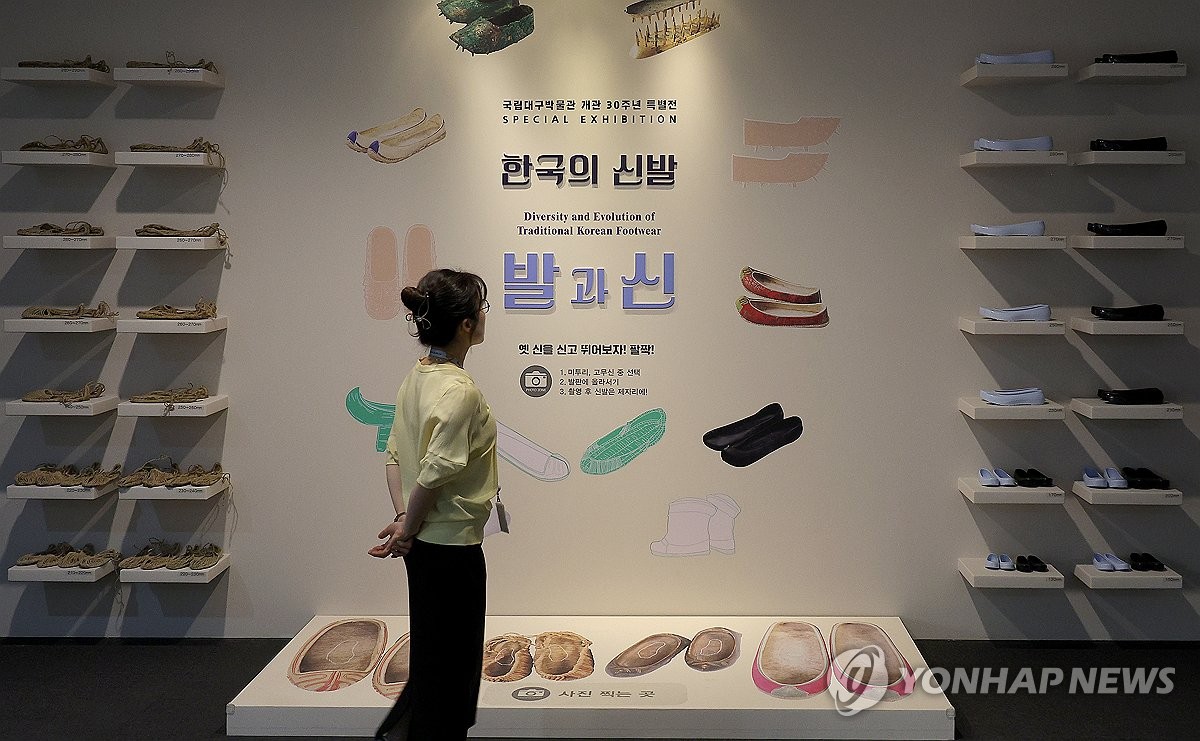 땅 딛고 함께 걸어온 신발의 역사…삼국시대 금동신발 한자리에(종합)