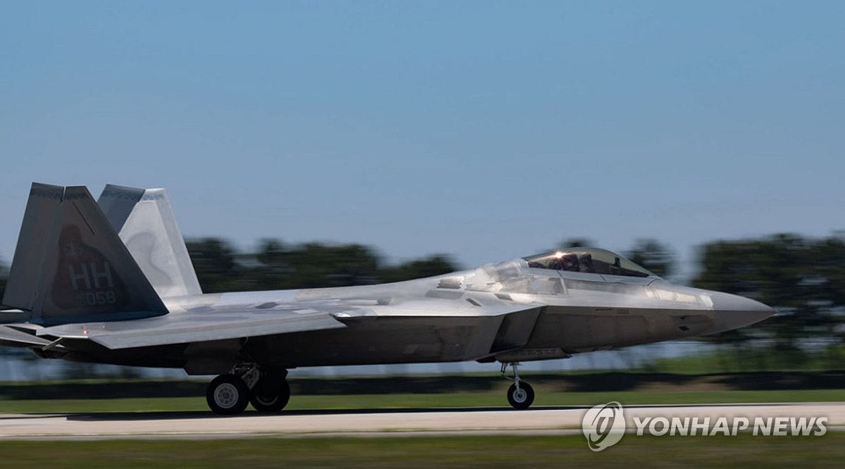 '최강 전투기' 美 F-22, 韓 F-35A와 한반도서 모의 공중전(종합)