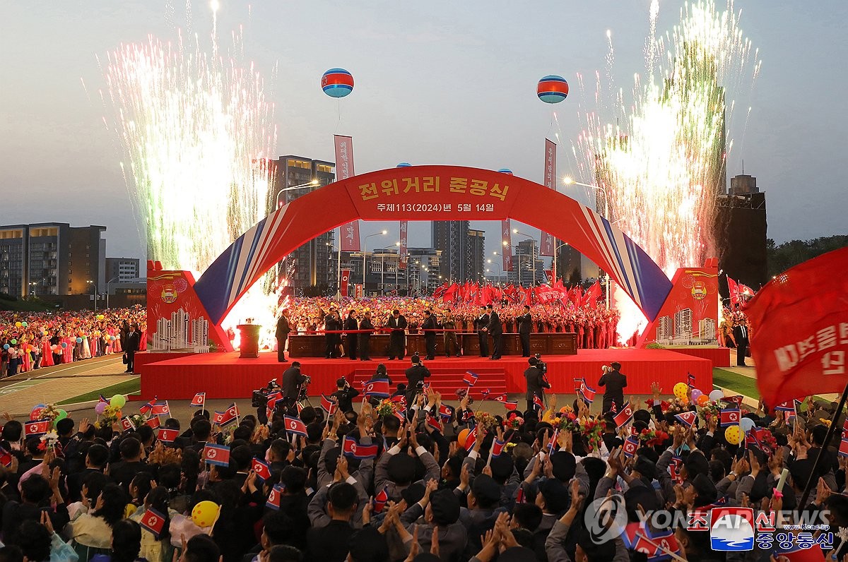 평양 북서쪽 신도시 '전위거리' 완공…딸 주애 두달만에 재등장(종합2보)