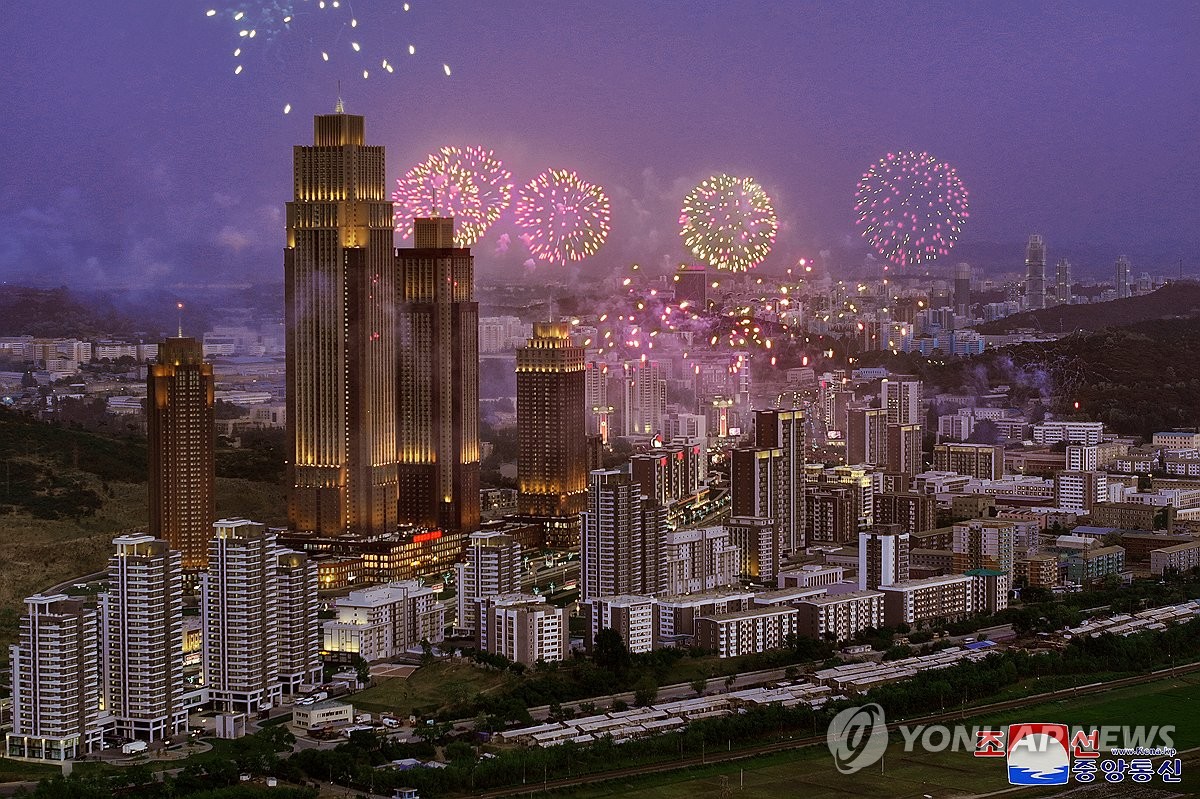 북한 "전위거리 건설, 청년 힘 과시한 의의 깊은 장거"