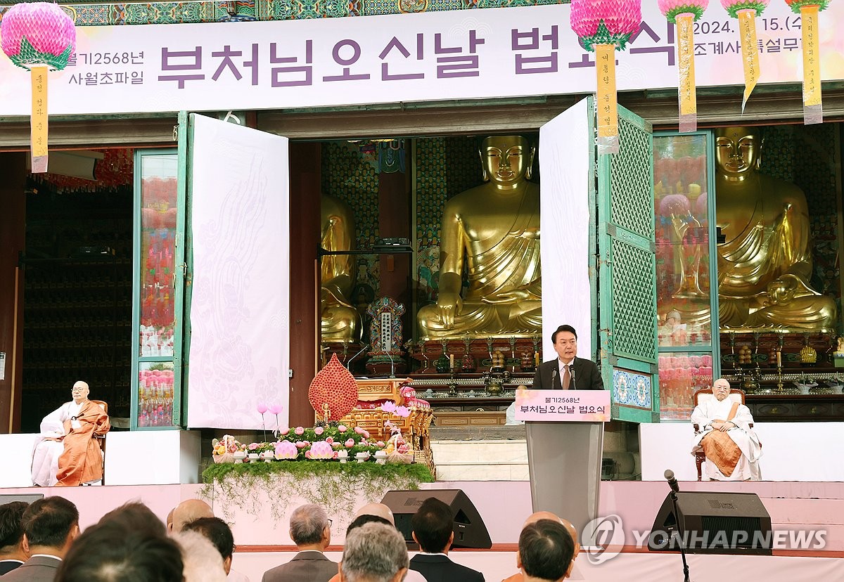 尹 "늘 부처님 마음 새기면서 올바른 국정 펼치겠다"(종합2보)