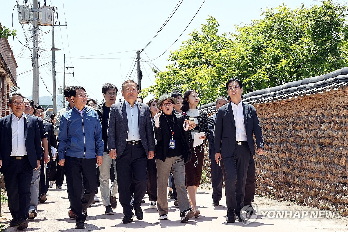 행안장관 "이탈리아보다 앞섰다"…강진 빈집재생 모범사례 꼽아