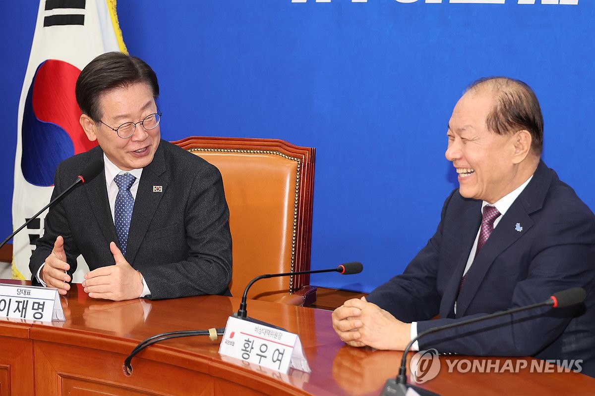 與지도부, 평산마을 찾아 협치 손짓…文 "혐오의 정치 끝내야"(종합)