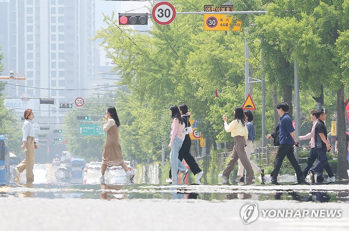 올여름 '더 덥고, 더 많은 비'…태풍은 적을 듯