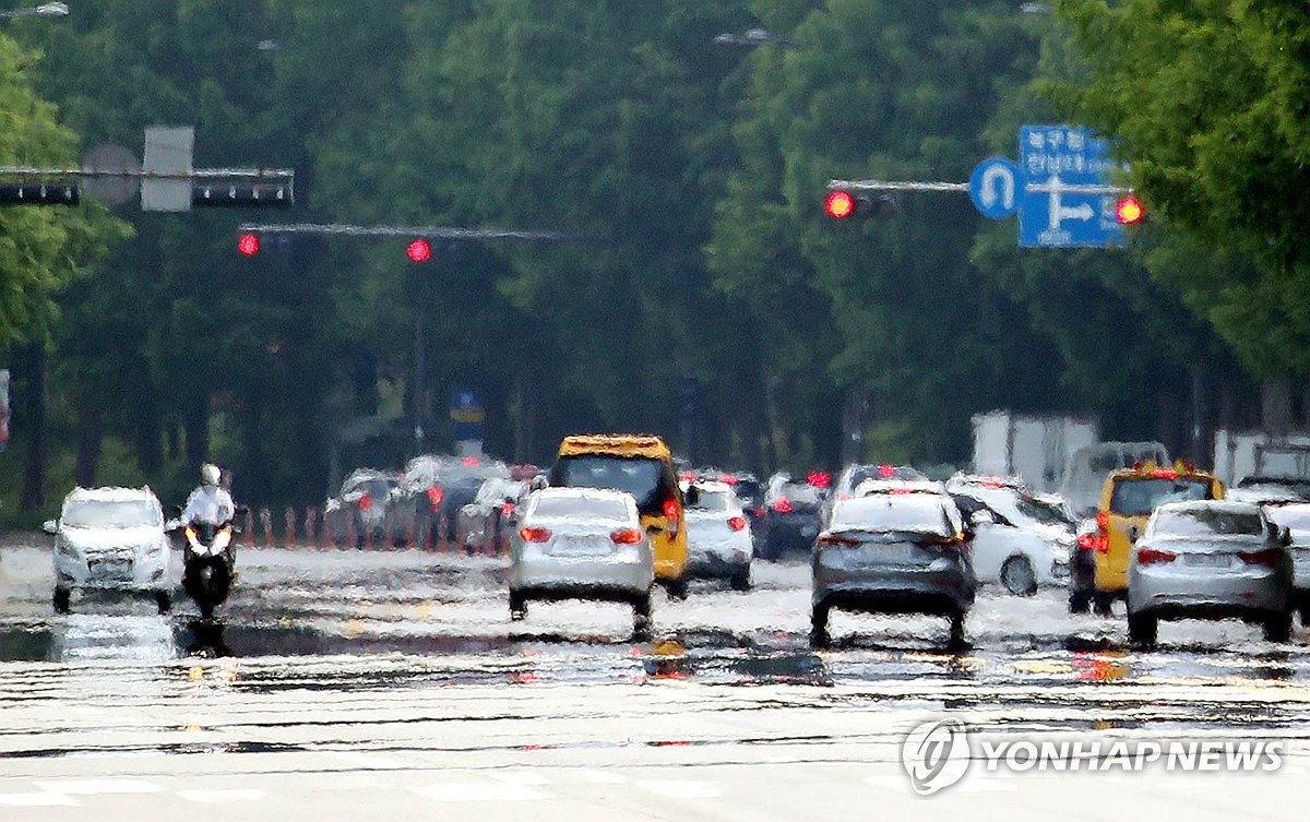 올여름 '더 덥고, 더 많은 비'…태풍은 적을 듯