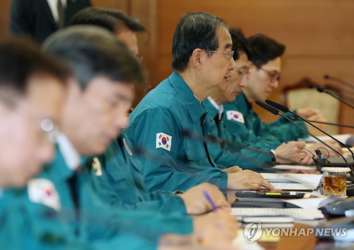 한총리, 의료계에 의대 증원 '과학적 단일안' 거듭 요구