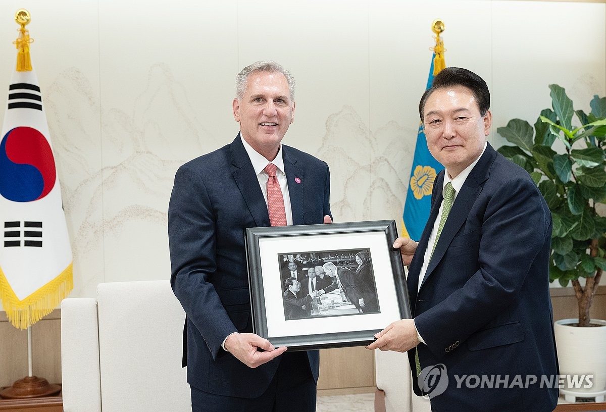 尹, 매카시 前 미국 하원의장 접견…한미동맹 강화 공감