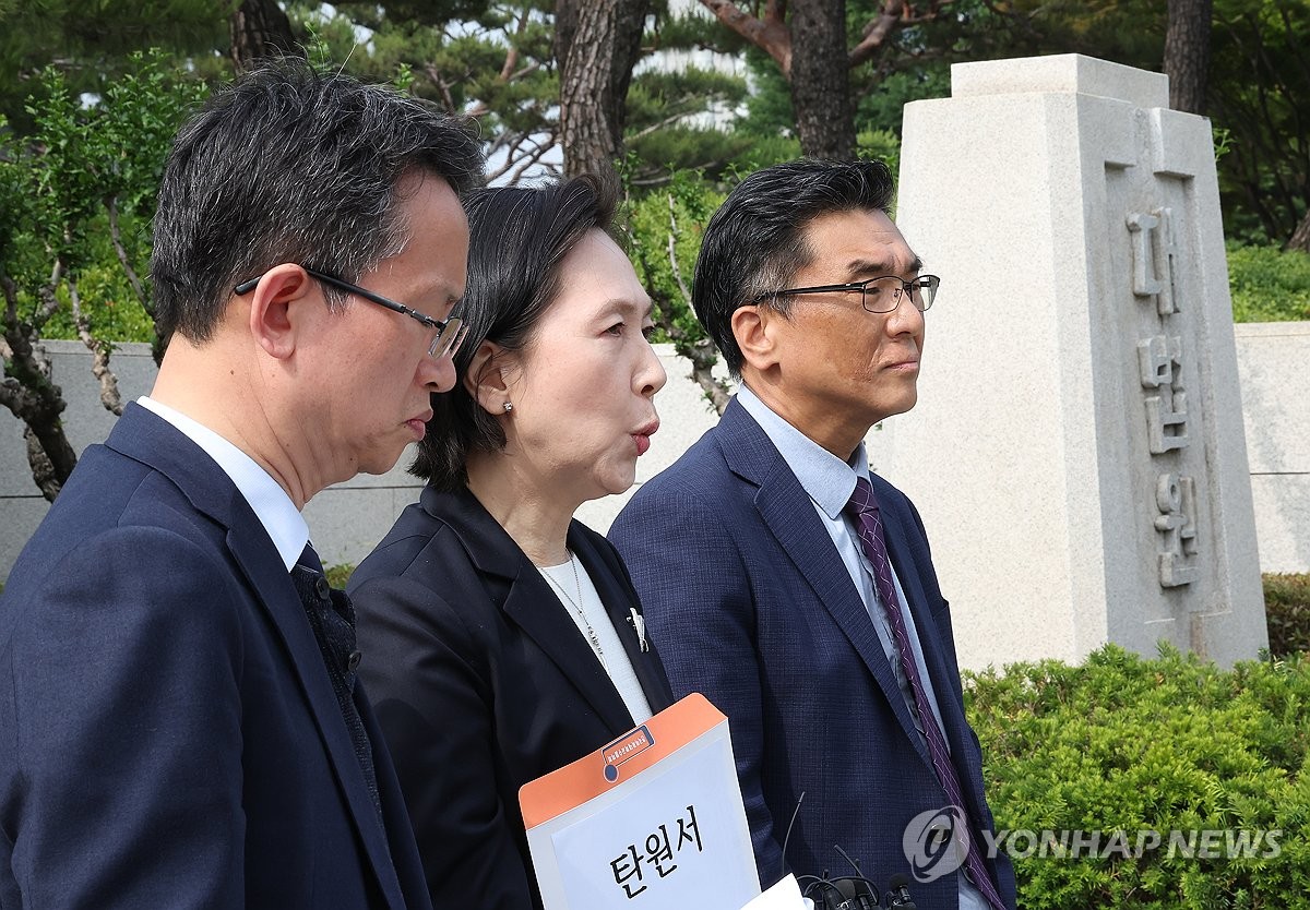 [속보] 정부 "의대교수 1주 집단휴진 철회 다행…정부 자문중단은 우려"