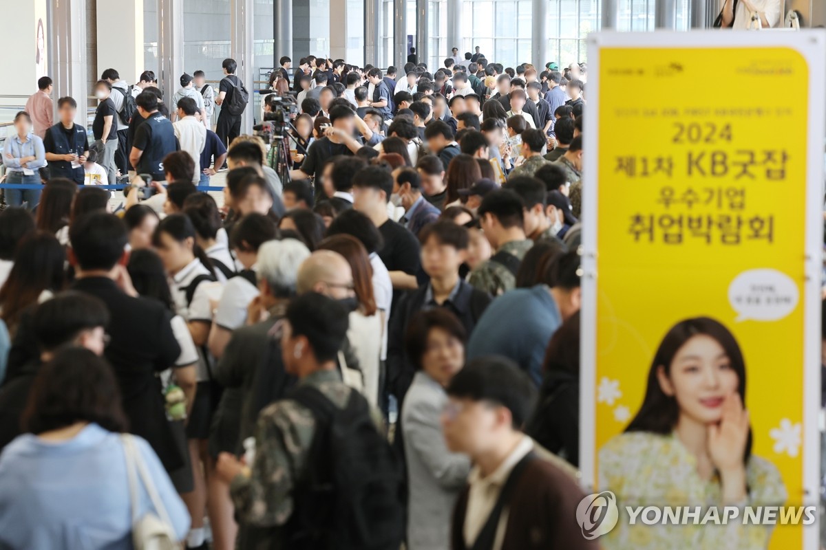 한총리 "노동시장 이중구조 개선…노동약자 보호방안도"