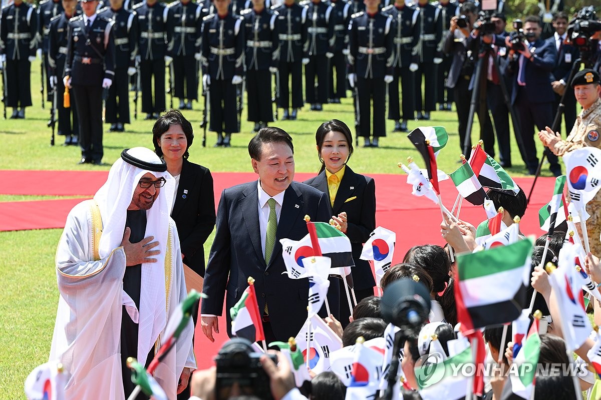 尹 부부 관저 간 UAE 대통령 "한국을 가족처럼"…장녀도 함께