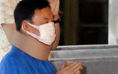 탁신 전 태국 총리, 왕실모독죄 혐의로 기소…가석방 3개월 만에 '위기'