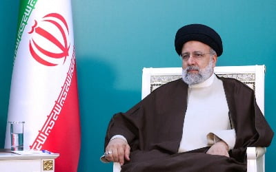 [속보] 로이터 "튀르키예 드론, 이란 대통령 헬기 잔해 추정 열원 발견"
