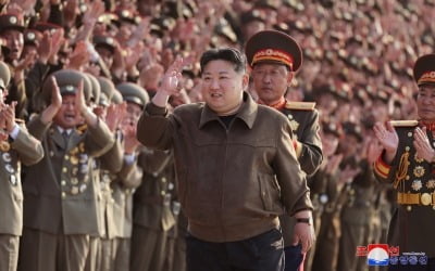 [속보] 김정은 "위성발사에 한국괴뢰 무력시위 좌시할 수 없어"