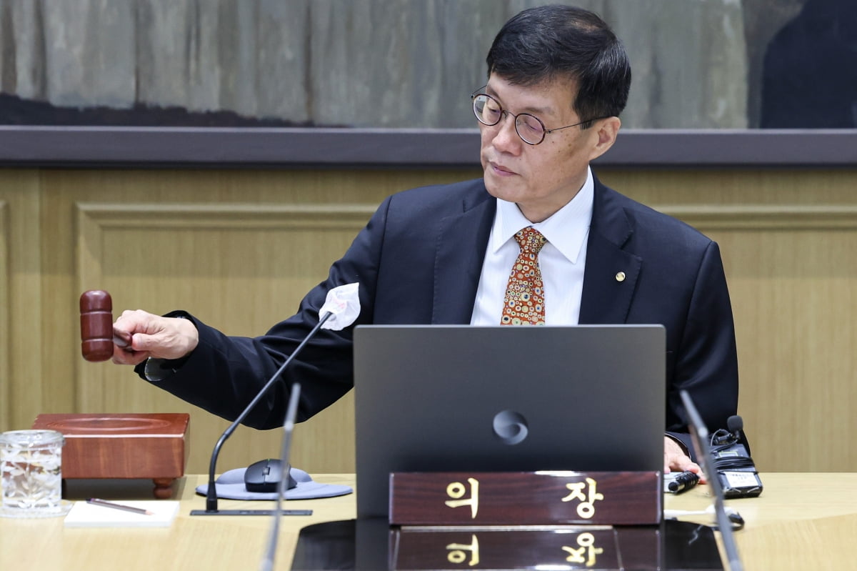 의사봉 두드리는 이창용 한국은행 카지노 양상수 / 사진=연합뉴스