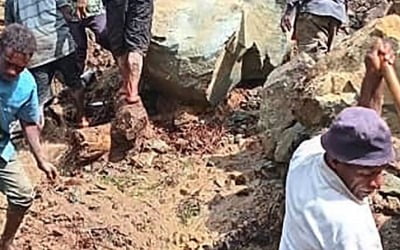 파푸아뉴기니 대형 산사태로 2000명 이상 매몰
