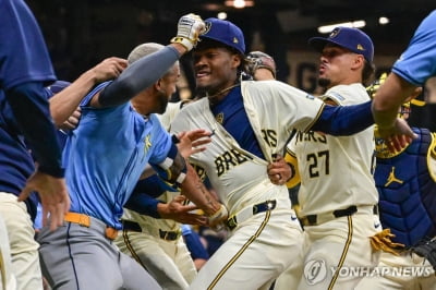 MLB 탬파베이-밀워키 경기서 선수간 주먹질로 벤치 클리어링