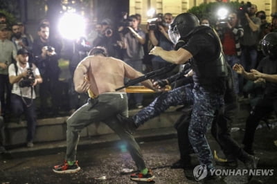 조지아 '언론 통제법' 반대시위 가열…야당 당수도 폭행당해(종합)