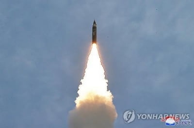 일본 "북한 발사 탄도미사일 日EEZ 비행 확인 안 돼"