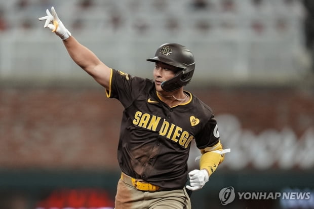 김하성, 21경기 만에 멀티 히트…시즌 6호 홈런 폭발