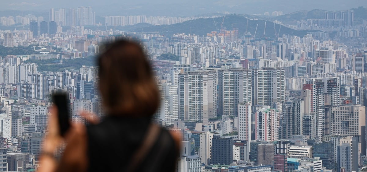 서울 남산에서 바라본 서울 아파트 전경 사진=뉴스1