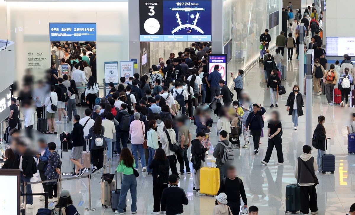 인천국제공항 1터미널 출국장이 인파로 붐비고 있다. 사진=최혁 기자