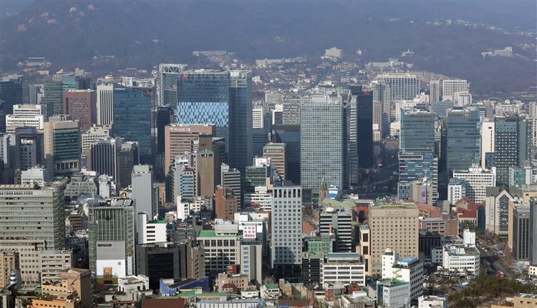 서울 남산에서 바라본 빌딩 전경. 한경DB.