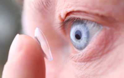 [단독] 안경업계, '콘택트렌즈 온라인 판매 추진' 정부 상대 집단소송