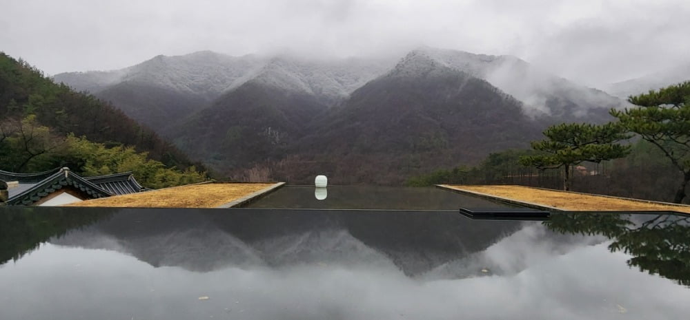 이수종 <강호(江湖)에 뜬 달(月) : 달항아리 展> (2024), 달항아리, 전북 아원고택 갤러리 