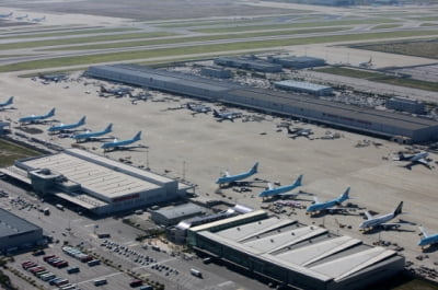 회항하던 화물기 타이어 '펑'…인천공항 여객기 운항 차질