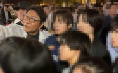 중국서 재기?…"소년들 만난 이수만·유영진" 목격담 확산