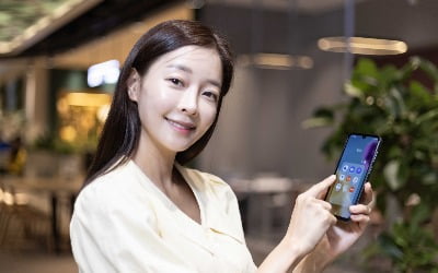 SKT, 30만원대 5G 스마트폰 '갤럭시 와이드7' 단독 출시